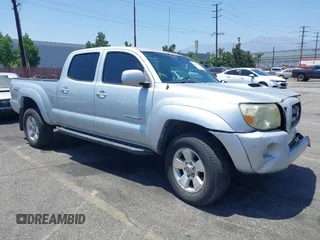 2005 Toyota Tacoma PreRunner z VIN 5TEKU72N25Z102390, wystawiony jako IAAI lot #42609506 z przebiegiem 159 262 mil mil oraz . Historia ofert i sprzedaży dostępna na DreamBid. Obrazek 1.