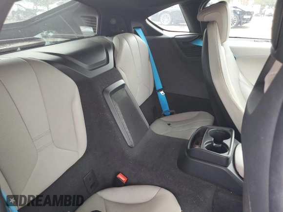 2014 BMW i8 z VIN WBY2Z2C51EVX64207, wystawiony jako Copart lot #56193905 z przebiegiem 84 427 mil mil oraz Czysty tytuł • Clean title. Historia ofert i sprzedaży dostępna na DreamBid. Obrazek 10.