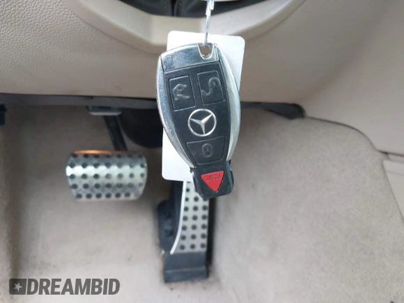 2010 Mercedes-Benz C 300 Sport z VIN WDDGF8BB5AR131972, wystawiony jako IAAI lot #42221225 z przebiegiem 145 036 mil mil oraz . Historia ofert i sprzedaży dostępna na DreamBid. Obrazek 11.