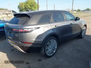 2018 Land Rover Range Rover Velar R-Dynamic SE z VIN SALYL2RX8JA740695, wystawiony jako IAAI lot #42012510 z przebiegiem 93 138 mil mil oraz . Historia ofert i sprzedaży dostępna na DreamBid. Obrazek 4.