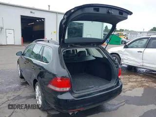 2014 Volkswagen Jetta TDI w/Sunroof & Nav with VIN 3VWPL7AJ9EM609661, listed as a IAAI auction lot 42600438 with 105,958 mi miles and . Bid and sale history available at DreamBid. Image 3.