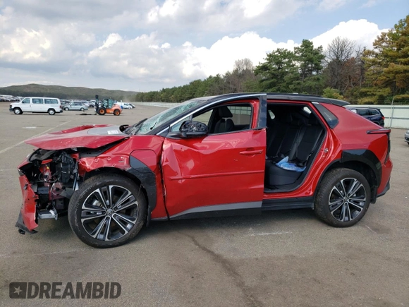2023 Subaru Solterra Premium z VIN JTMABABA9PA001288, wystawiony jako Copart lot #71237833 z przebiegiem Nie podano mil oraz . Historia ofert i sprzedaży dostępna na DreamBid. Obrazek 1.