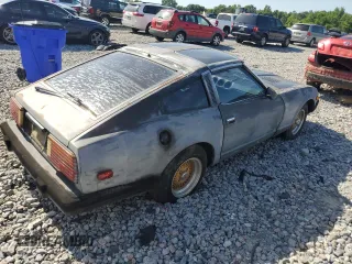1982 Datsun 280ZX z VIN JN1HZ04S1CX447813, wystawiony jako Copart lot #56649125 z przebiegiem 285 290 mil mil oraz Tytuł czysty. Historia ofert i sprzedaży dostępna na DreamBid. Obrazek 3.
