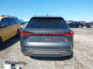 2024 Lexus RX 350h z VIN 2T2BBMCA5RC049966, wystawiony jako IAAI lot #41597363 z przebiegiem 12 936 mil mil oraz . Historia ofert i sprzedaży dostępna na DreamBid. Obrazek 17.