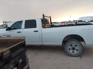 2018 Ram 2500 Tradesman with VIN 3C6UR5HJ6JG425275, listed as a IAAI auction lot 42430241 with 152,367 mi miles and . Bid and sale history available at DreamBid. Image 14.