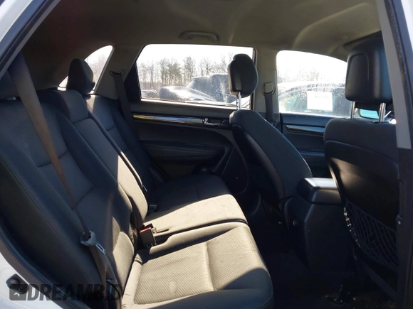 2013 Kia Sorento LX z VIN 5XYKT3A67DG348527, wystawiony jako IAAI lot #41877162 z przebiegiem 348 914 mil mil oraz . Historia ofert i sprzedaży dostępna na DreamBid. Obrazek 8.