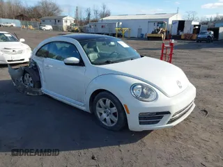 2019 Volkswagen Beetle SE with VIN 3VWJD7AT6KM713525, listed as a IAAI auction lot 41508195 with 73,360 mi miles. Bid and sale history available at carsss.com. Image 1.