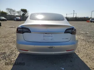 2018 Tesla Model 3 Long Range Battery z VIN 5YJ3E1EB7JF065140, wystawiony jako Copart lot #51916035 z przebiegiem 110 709 mil mil oraz Szkody całkowita. Historia ofert i sprzedaży dostępna na DreamBid. Obrazek 6.