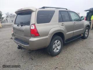 2006 Toyota 4Runner Limited with VIN JTEBT17R568030272, listed as a IAAI auction lot 41958596 with 220,847 mi miles. Bid and sale history available at carsss.com. Image 4.