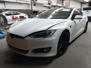 2017 Tesla Model S 100D z VIN 5YJSA1E2XHF224671, wystawiony jako IAAI lot #42665581 z przebiegiem 128 517 mil mil oraz . Historia ofert i sprzedaży dostępna na DreamBid. Obrazek 17.
