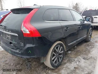 2017 Volvo XC60 Dynamic with VIN YV449MRR2H2028279, listed as a IAAI auction lot 41631683 with 100,934 mi miles. Bid and sale history available at carsss.com. Image 4.