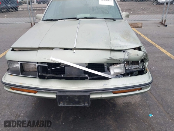 1987 Oldsmobile Cutlass Ciera z VIN 2G3AJ51W9H9378093, wystawiony jako IAAI lot #42080335 z przebiegiem 54 504 mil mil oraz . Historia ofert i sprzedaży dostępna na DreamBid. Obrazek 6.
