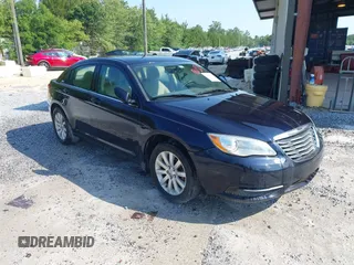 2012 Chrysler 200 Touring z VIN 1C3CCBBB1CN172726, wystawiony jako IAAI lot #42157617 z przebiegiem 198 765 mil mil oraz . Historia ofert i sprzedaży dostępna na DreamBid. Obrazek 1.