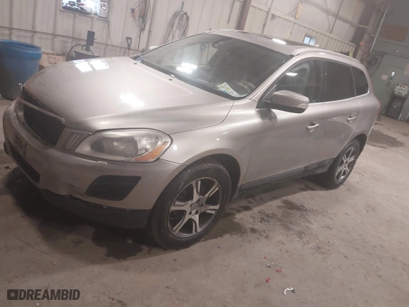2013 Volvo XC60 T6 with VIN YV4902DZ9D2447347, listed as a IAAI auction lot 41791033 with 165,112 mi miles. Bid and sale history available at carsss.com. Image 17.