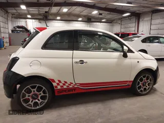 2015 FIAT 500 Sport z VIN 3C3CFFBR2FT709961, wystawiony jako IAAI lot #42265445 z przebiegiem 116 691 mil mil oraz . Historia ofert i sprzedaży dostępna na DreamBid. Obrazek 13.