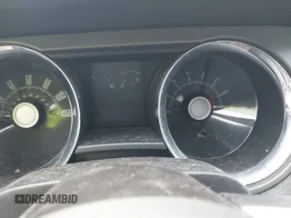 2010 Ford Mustang V6 с VIN 1ZVBP8EN8A5177825, выставлен на аукционе IAAI как лот 41828793 с пробегом Не указан миль и . История ставок и продаж доступна на DreamBid. Изображение 7.