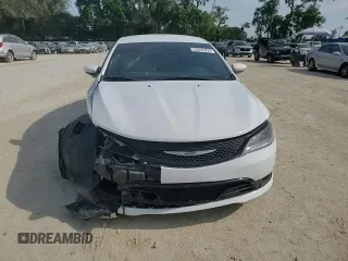 2015 Chrysler 200 S z VIN 1C3CCCBB2FN529146, wystawiony jako Copart lot #53853455 z przebiegiem 108 759 mil mil oraz Szkoda całkowita • Salvage title. Historia ofert i sprzedaży dostępna na DreamBid. Obrazek 14.
