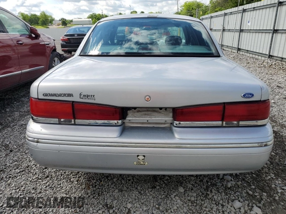 1997 Ford Crown Victoria z VIN 2FALP73W2VX179173, wystawiony jako Copart lot #57828405 z przebiegiem 251 598 mil mil oraz Szkoda całkowita • Salvage title. Historia ofert i sprzedaży dostępna na DreamBid. Obrazek 6.