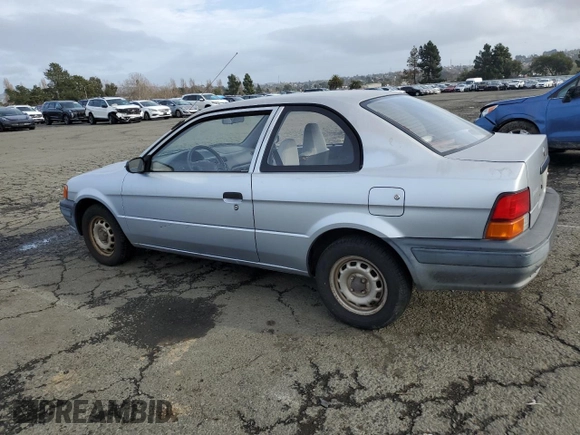 1996 Toyota Tercel DX z VIN JT2AC52L2T0137695, wystawiony jako Copart lot #86535844 z przebiegiem 246 554 mil mil oraz Czysty tytuł • Clean title. Historia ofert i sprzedaży dostępna na DreamBid. Obrazek 2.