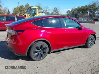 2024 Tesla Model Y z VIN 7SAYGDED4RF161518, wystawiony jako IAAI lot #41682252 z przebiegiem 6 844 mil mil oraz . Historia ofert i sprzedaży dostępna na DreamBid. Obrazek 4.