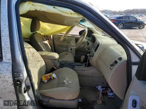 2005 Ford Escape XLT with VIN 1FMCU03125KC94028, listed as a Copart auction lot 88942585 with 210,146 mi miles and Non Repairable. Bid and sale history available at DreamBid. Image 7.