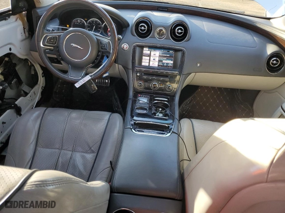 2014 Jaguar XJ with VIN SAJWJ2GD2E8V61998, listed as a Copart auction lot 42962645 with 101,609 mi miles and Salvage Title. Bid and sale history available at carsss.com. Image 8.