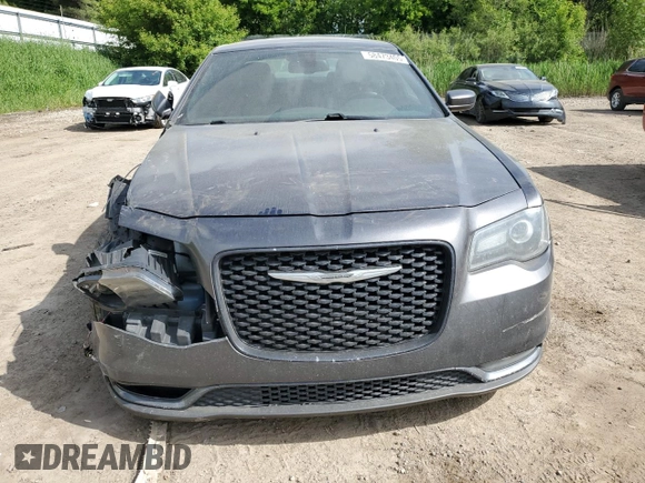 2015 Chrysler 300 S z VIN 2C3CCAGG0FH814316, wystawiony jako Copart lot #58473405 z przebiegiem 163 216 mil mil oraz Czysty tytuł • Clean title. Historia ofert i sprzedaży dostępna na DreamBid. Obrazek 5.