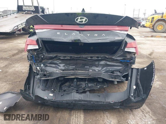 2025 Hyundai Elantra Limited z VIN KMHLN4DJ1SU124424, wystawiony jako IAAI lot #42013638 z przebiegiem 2 713 mil mil oraz . Historia ofert i sprzedaży dostępna na DreamBid. Obrazek 16.