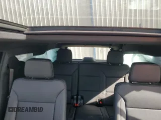 2025 Chevrolet Suburban Z71 z VIN 1GNS6DRD5SR178769, wystawiony jako Copart lot #48332075 z przebiegiem 1 117 mil mil oraz Szkoda całkowita • Salvage title. Historia ofert i sprzedaży dostępna na DreamBid. Obrazek 10.
