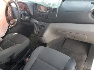 2018 Nissan NV200 S z VIN 3N6CM0KN9JK690414, wystawiony jako Copart lot #48488245 z przebiegiem 180 402 mil mil oraz Szkoda całkowita • Salvage title. Historia ofert i sprzedaży dostępna na DreamBid. Obrazek 8.