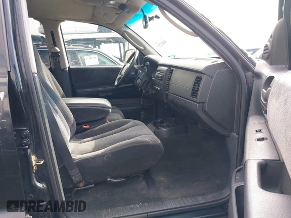 2002 Dodge Dakota Sport with VIN 1B7HG38N32S641652, listed as a IAAI auction lot 41621233 with 250,148 mi miles. Bid and sale history available at carsss.com. Image 5.