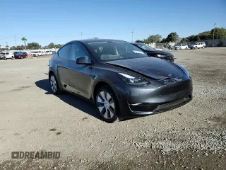 2024 Tesla Model Y with VIN 7SAYGDED4RF017614, listed as a Copart auction lot 88494625 with 11,209 mi miles and Salvage title. Bid and sale history available at DreamBid. Image 10.