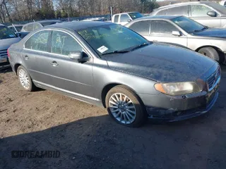2007 Volvo S80 I6 with VIN YV1AS982971046241, listed as a IAAI auction lot 41713105 with 999,999 mi miles. Bid and sale history available at carsss.com. Image 1.