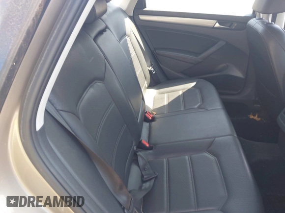 2015 Volkswagen Passat 1.8T Limited Edition with VIN 1VWAT7A34FC032404, listed as a IAAI auction lot 42126991 with 64,820 mi miles. Bid and sale history available at carsss.com. Image 8.