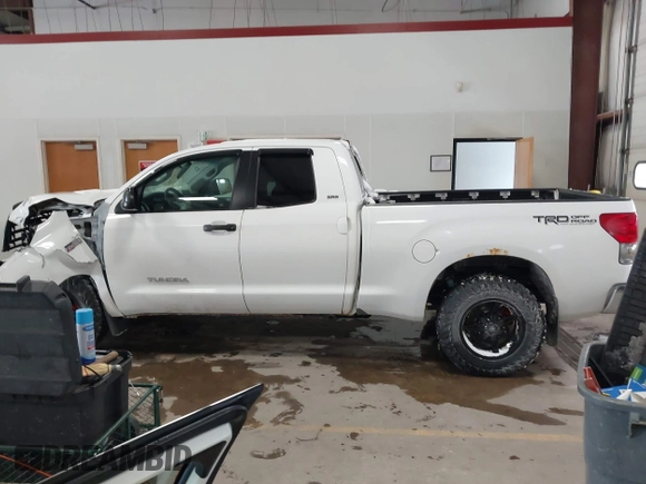 2008 Toyota Tundra 4WD Truck with VIN 5TFBV541X8X034895, listed as a IAAI auction lot 41617192 with 133,161 mi miles. Bid and sale history available at carsss.com. Image 15.