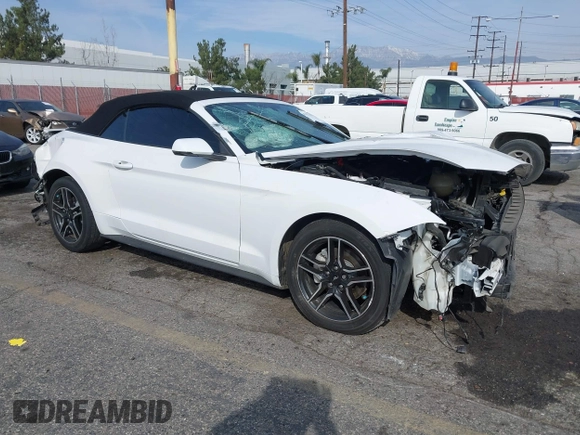 2020 Ford Mustang EcoBoost z VIN 1FATP8UH0L5134222, wystawiony jako IAAI lot #41477417 z przebiegiem 40 698 mil mil oraz . Historia ofert i sprzedaży dostępna na DreamBid. Obrazek 1.