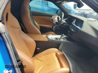2020 BMW Z4 sDriveM40i z VIN WBAHF9C07LWW42621, wystawiony jako Copart lot #55942195 z przebiegiem Nie podano mil oraz Szkoda całkowita • Salvage title. Historia ofert i sprzedaży dostępna na DreamBid. Obrazek 7.