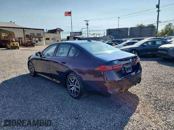 2024 BMW i5 eDrive40 z VIN WBY33FK03RCR31834, wystawiony jako Copart lot #76007834 z przebiegiem 60 mil mil oraz Szkody całkowita. Historia ofert i sprzedaży dostępna na DreamBid. Obrazek 2.