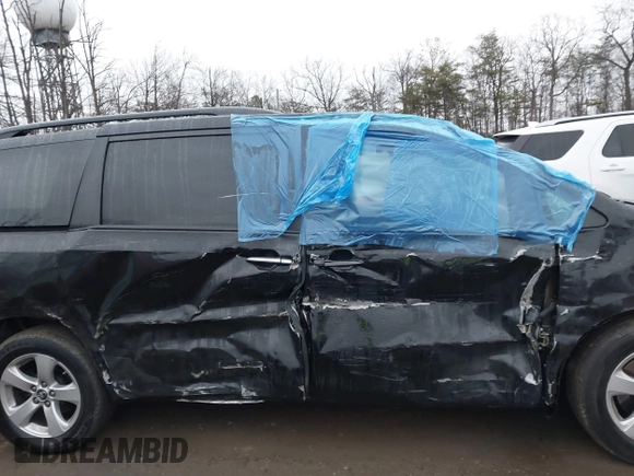 2019 Toyota Sienna LE Auto Access Seat with VIN 5TDKZ3DC6KS988342, listed as a IAAI auction lot 41456926 with 91,799 mi miles and . Bid and sale history available at DreamBid. Image 13.