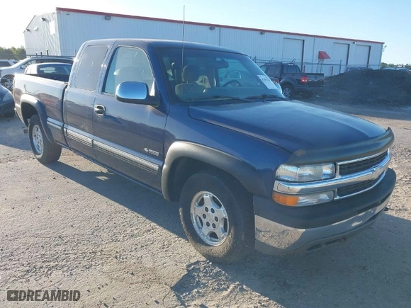 2000 Chevrolet Silverado 1500 LS with VIN 2GCEC19T6Y1319371, listed as a IAAI auction lot 42056328 with 177,762 mi miles. Bid and sale history available at carsss.com. Image 1.