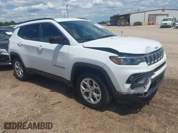 2024 Jeep Compass Latitude с VIN 3C4NJDBN9RT132757, выставлен на аукционе IAAI как лот 42691446 с пробегом 23 660 миль миль и . История ставок и продаж доступна на DreamBid. Изображение 1.