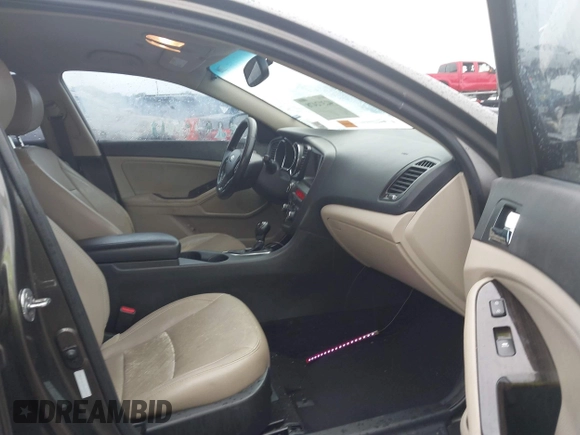 2013 Kia Optima EX z VIN 5XXGN4A79DG181719, wystawiony jako IAAI lot #42372478 z przebiegiem 166 410 mil mil oraz . Historia ofert i sprzedaży dostępna na DreamBid. Obrazek 5.