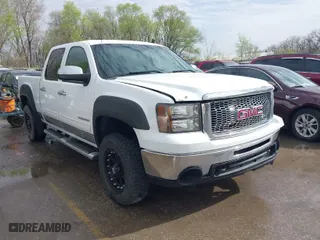 2010 GMC Sierra 1500 SLE with VIN 3GTRKVE31AG263130, listed as a IAAI auction lot 41903674 with 207,828 mi miles. Bid and sale history available at carsss.com. Image 1.