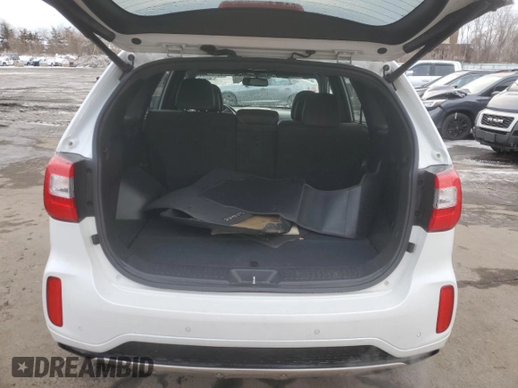2014 Kia Sorento SX Limited z VIN 5XYKWDA79EG451665, wystawiony jako Copart lot #45566955 z przebiegiem 116 993 mil mil oraz Szkoda całkowita • Salvage title. Historia ofert i sprzedaży dostępna na DreamBid. Obrazek 6.