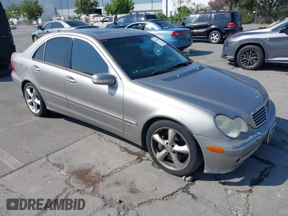 2004 Mercedes-Benz C 230 Kompressor z VIN WDBRF40J24A594806, wystawiony jako IAAI lot #42444464 z przebiegiem 266 778 mil mil oraz . Historia ofert i sprzedaży dostępna na DreamBid. Obrazek 1.
