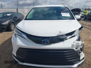 2024 Toyota Sienna LE with VIN 5TDKRKEC5RS196136, listed as a IAAI auction lot 41766022 with 26,044 mi miles. Bid and sale history available at carsss.com. Image 12.