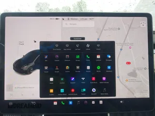 2018 Tesla Model 3 Long Range Battery z VIN 5YJ3E1EB7JF070600, wystawiony jako IAAI lot #42324240 z przebiegiem 68 804 mil mil oraz . Historia ofert i sprzedaży dostępna na DreamBid. Obrazek 18.