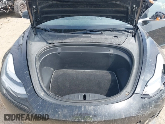 2018 Tesla Model 3 Long Range Battery z VIN 5YJ3E1EB2JF103096, wystawiony jako IAAI lot #42016324 z przebiegiem 143 247 mil mil oraz . Historia ofert i sprzedaży dostępna na DreamBid. Obrazek 10.