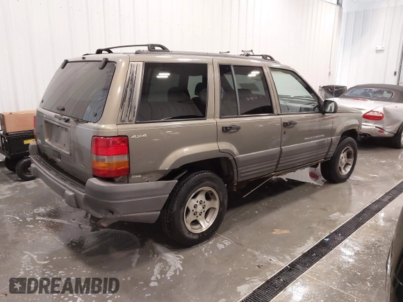 1997 Jeep Grand Cherokee Laredo with VIN 1J4GZ58S2VC746778, listed as a IAAI auction lot 41225925 with 196,679 mi miles. Bid and sale history available at carsss.com. Image 4.