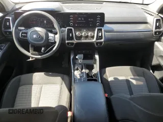 2021 Kia Sorento LX z VIN 5XYRG4LC3MG021795, wystawiony jako Copart lot #59050315 z przebiegiem 111 575 mil mil oraz Szkoda całkowita • Salvage title. Historia ofert i sprzedaży dostępna na DreamBid. Obrazek 8.